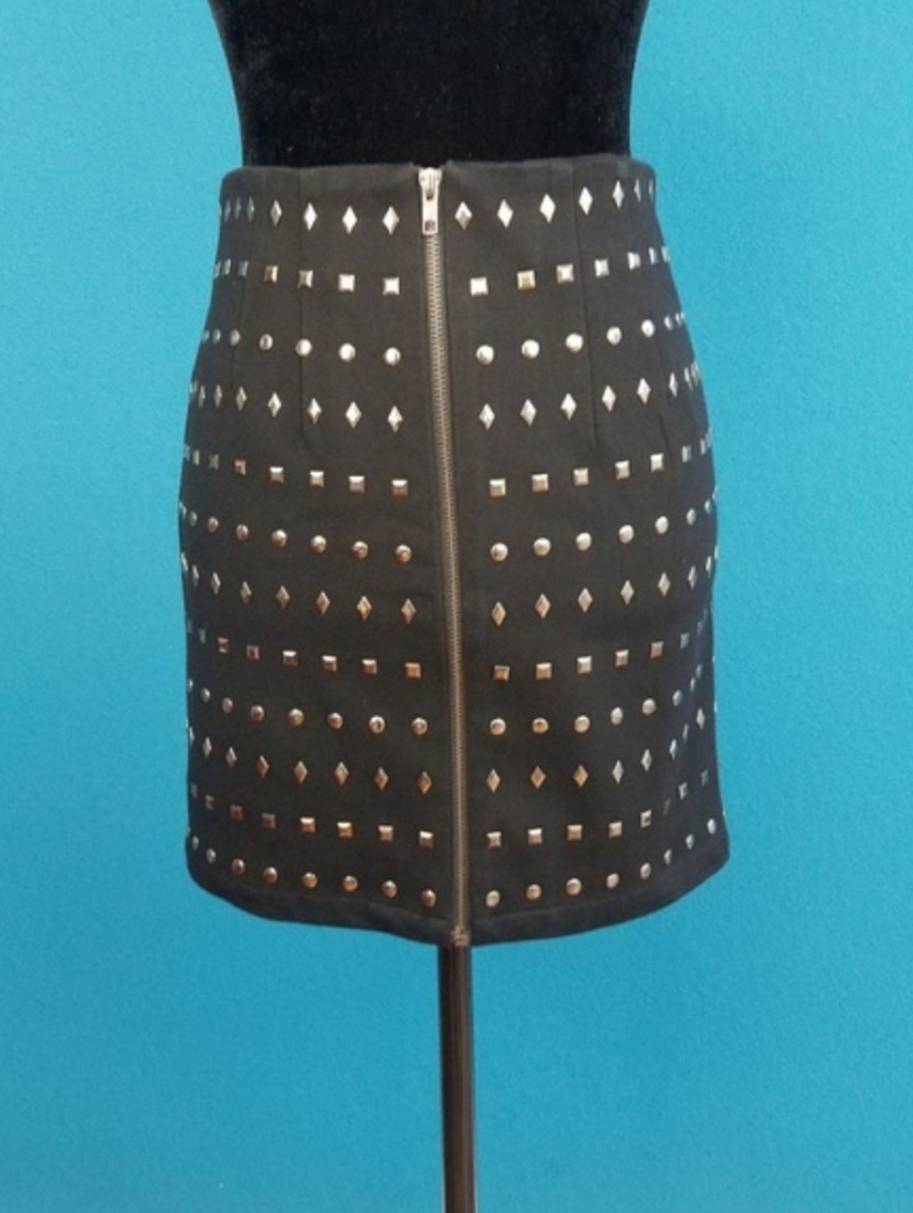 🆕️⚫️🔲 FOREVER 21 Mod Embellished Mini Skirt // (NWOT)